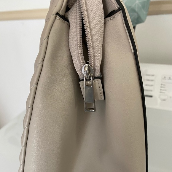 New large beige tote - Picture 5 of 13